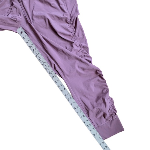 Athleta Attitude Side Ruched Lightweight Jogger Pants in Volcanic Violet Size 6 - Picture 8 of 9